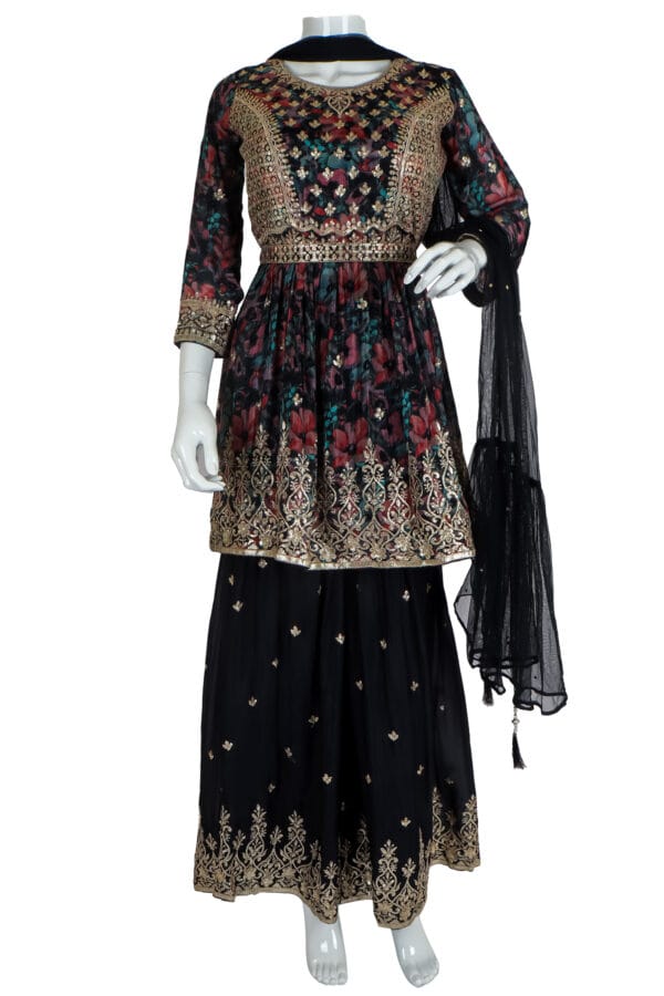 Luxurious Floral Embroidered Kurta Set