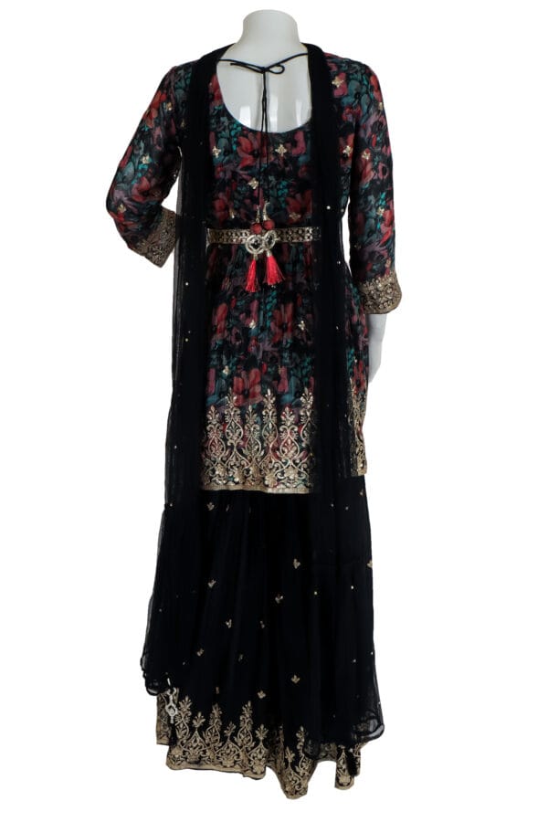 Luxurious Floral Embroidered Kurta Set