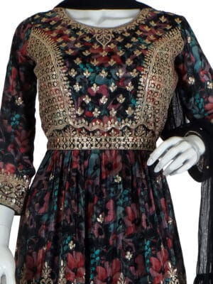 Luxurious Floral Embroidered Kurta Set